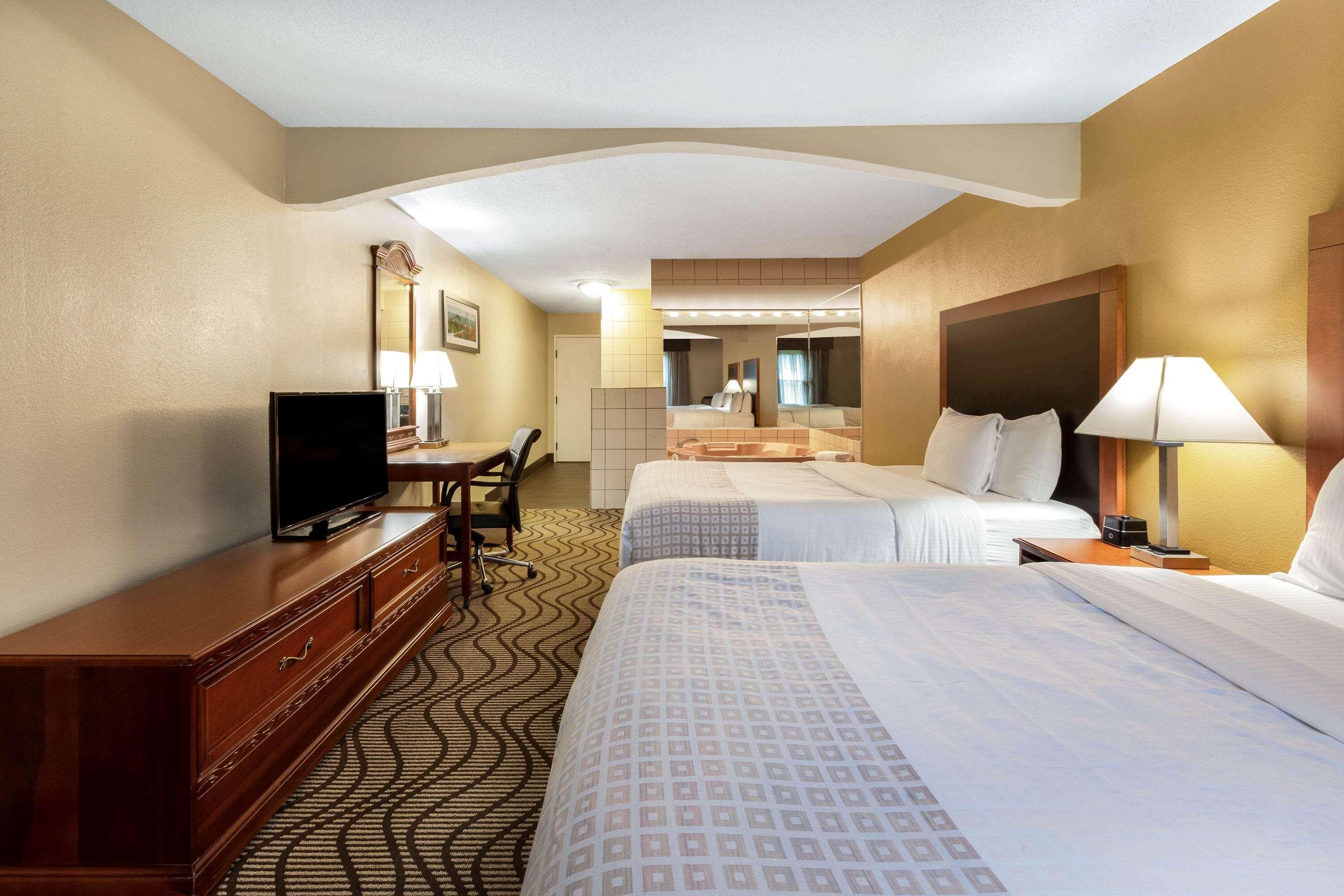 La Quinta Inn By Wyndham Sandusky Near Cedar Point Esterno foto
