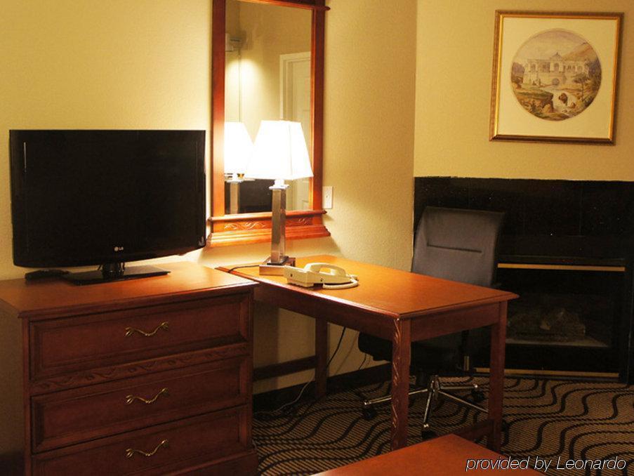 La Quinta Inn By Wyndham Sandusky Near Cedar Point Esterno foto