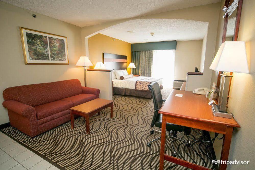 La Quinta Inn By Wyndham Sandusky Near Cedar Point Esterno foto