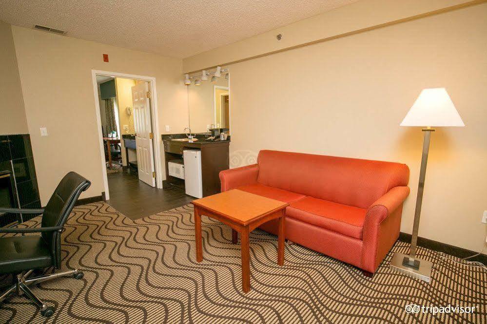 La Quinta Inn By Wyndham Sandusky Near Cedar Point Esterno foto