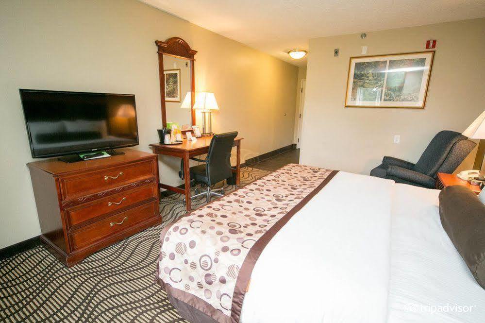 La Quinta Inn By Wyndham Sandusky Near Cedar Point Esterno foto