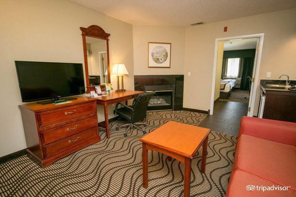 La Quinta Inn By Wyndham Sandusky Near Cedar Point Esterno foto