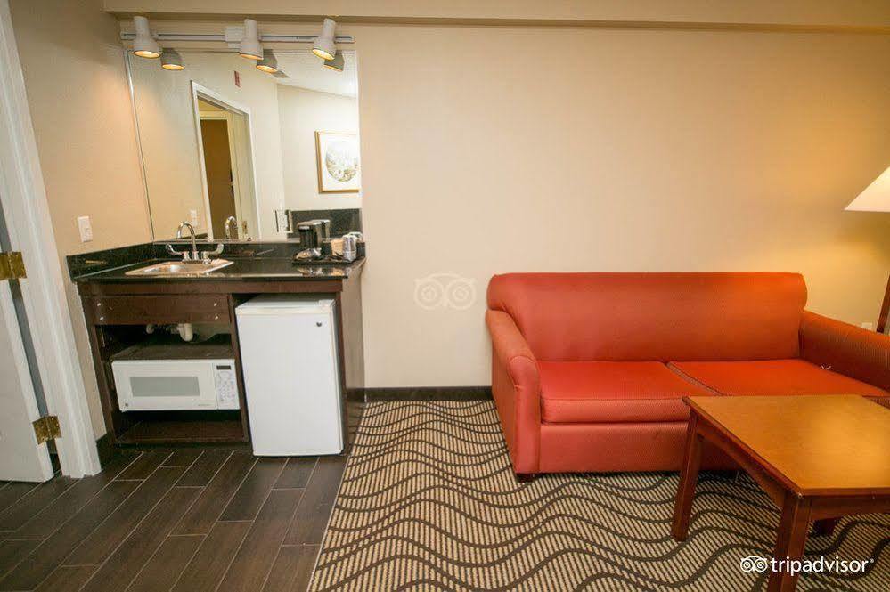 La Quinta Inn By Wyndham Sandusky Near Cedar Point Esterno foto